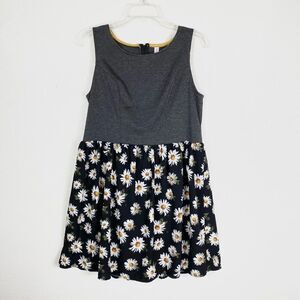 Xhilaration Grey & Black Daisy Print Sleeveless Mini Dress